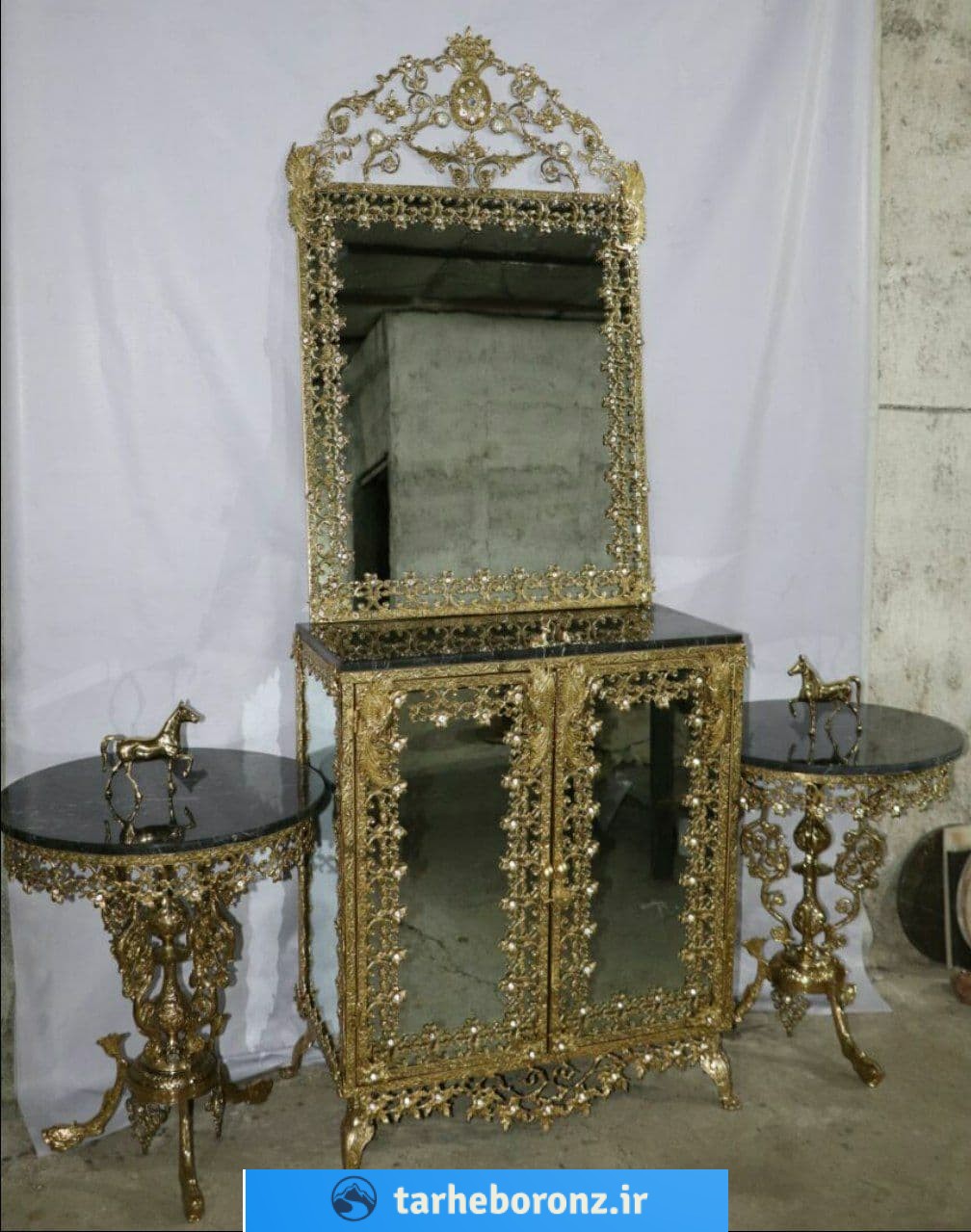 آینه کنسول ویترین دار بوفه دار طرح برنز آلیاژ آلومینیومی گل نیلوفری
